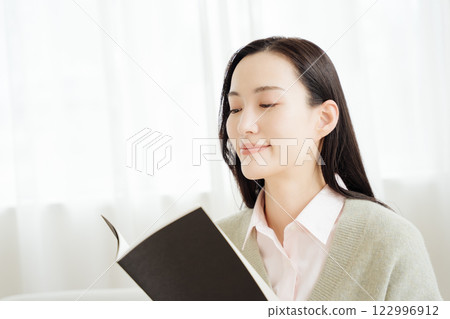 Businesswoman rereading her notes Businesswoman rereading her notes 122996912