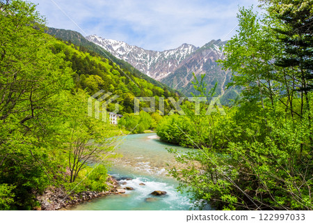"Fresh greenery in Kamikochi" - A view of the flow of the Azusa River and the snow-capped Hotaka mountain range from the Tashiro Bridge and Hotaka Bridge areas "Fresh greenery in Kamikochi" - A view of the flow of the Azusa River and the snow-capped Hotaka mountain range from the Tashiro Bridge and Hotaka Bridge areas 122997033
