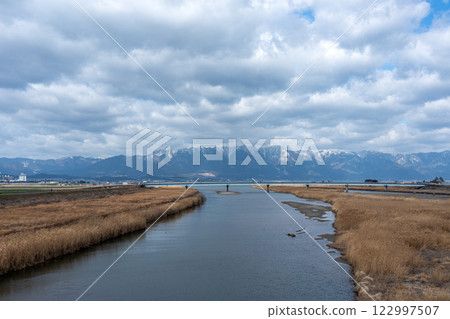 Snow-covered Hira mountain range seen from the mouth of the Yasu River Snow-covered Hira mountain range seen from the mouth of the Yasu River 122997507