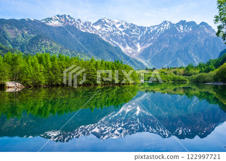 Fresh greenery in Kamikochi {Taisho Pond and the Hotaka Mountain Range} 122997721
