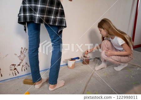 Engaging in a Creative Home Renovation Project with Kids for Family Fun and Learning Engaging in a Creative Home Renovation Project with Kids for Family Fun and Learning 122998011