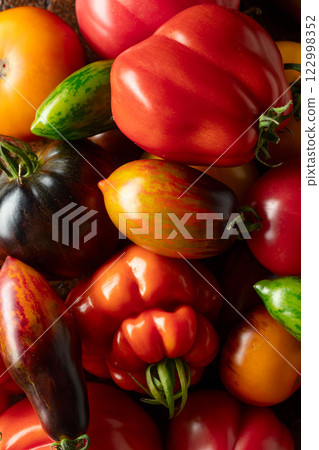 Different varieties of tomatoes. 122998352