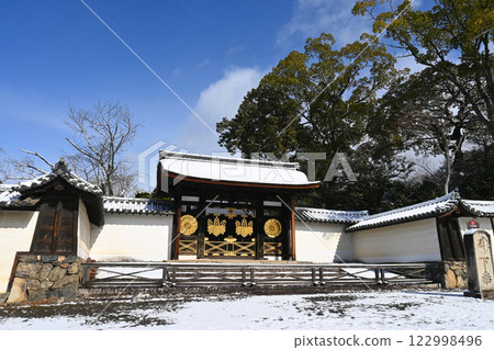 World Heritage Site Daigoji Temple, Kyoto City National Treasure Sanboin Karamon Gate 122998496