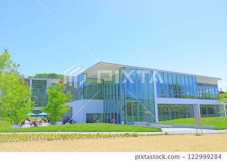 長野縣長野市，自然風光秀麗的長野縣立美術館 122999284