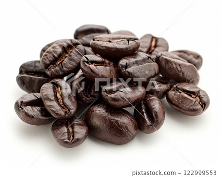 Roasted coffee beans isolated on white background 122999553