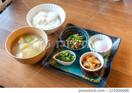 納豆和半熟蛋日式早餐套餐 123000006