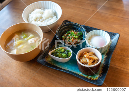 納豆和半熟蛋日式早餐套餐 123000007