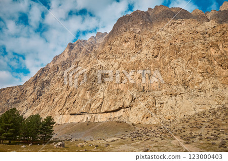 Farhad Tarash carvings in Bisotun, Iran Farhad Tarash carvings in Bisotun, Iran 123000403