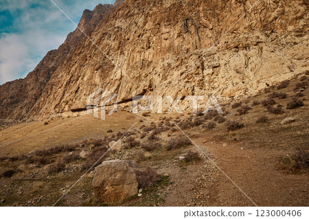 Farhad Tarash carvings in Bisotun, Iran Farhad Tarash carvings in Bisotun, Iran 123000406