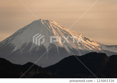 Fuji waiting for the sunrise 123001316