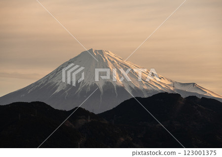 Fuji waiting for the sunrise Fuji waiting for the sunrise 123001375