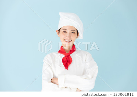 女廚師廚師外套雙臂交叉 123001911