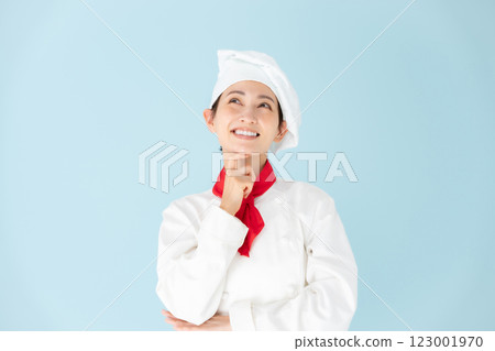 女廚師廚師外套咧嘴笑 123001970