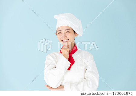 女廚師廚師外套咧嘴笑 123001975