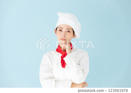 女廚師做菜外套的煩惱 123001978