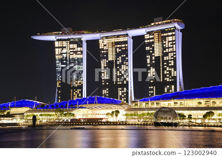 Night view of the Marina Bay Sands, there is an integrated resort fronting Marina Bay in Singapore, including a hotel, exhibition centre, Shopping mall, museum, casino, etc. Night view of the Marina Bay Sands, there is an integrated resort fronting Marina Bay in Singapore, including a hotel, exhibition centre, Shopping mall, museum, casino, etc. 123002940