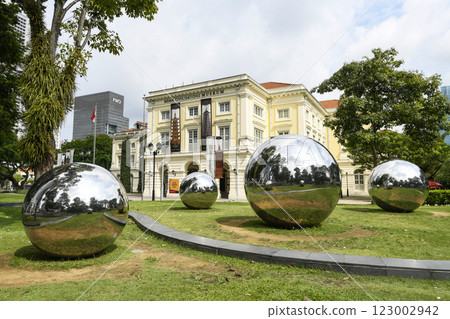 View of the Asian Civilisations Museum(ACM), Singapore, this neoclassical-style building along the Singapore River, former Immigration Department Building. 123002942