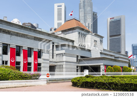 View of the Singapore Parliament House, a public building and a cultural landmark on the bank of the Singapore River, with a background of Financial District skyscrapers. 123003538