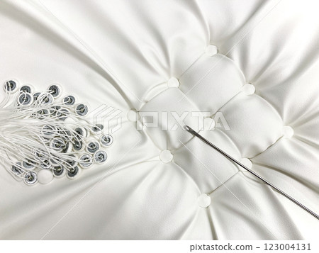 Button tufting Button tufting 123004131