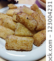 Crispy fried yam 123004231