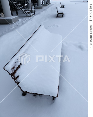埋在雪中的長凳 123005164