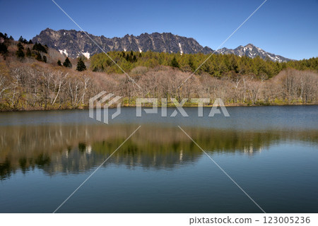 [山景] 長野縣小通池與戶隱山脈 123005236