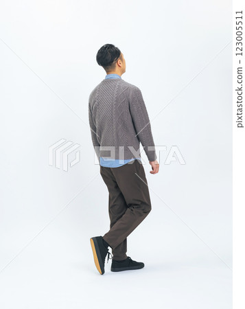 Full-body photo of a middle-aged man in casual clothing walking from the back 123005511