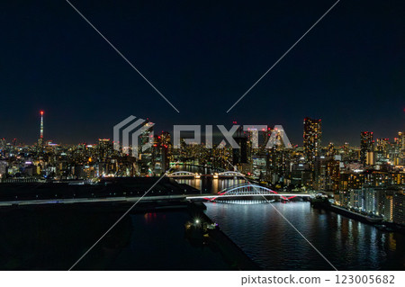 從萬豪豪華酒店 Mesm Tokyo 所在的 Waters Takeshiba 欣賞築地市場的夜景 123005682
