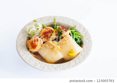 Mochi-filled bean sprouts and chicken meatballs hotpot style 123005763