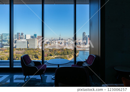 從豪華萬豪酒店 Mesm Tokyo 的大廳和接待處欣賞築地市場 123006257