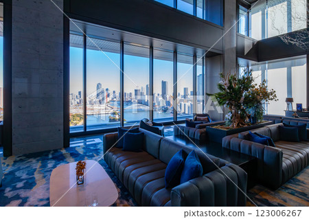 從豪華萬豪酒店 Mesm Tokyo 的大廳和接待處欣賞築地市場 123006267