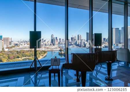 從豪華萬豪酒店 Mesm Tokyo 的大廳和接待處欣賞築地市場 123006285