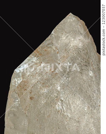 Detailed Close-Up View of Beautiful Radiant Quartz Crystal Specimen on Dark Background 123007037