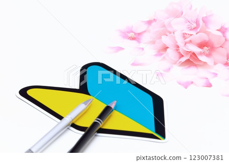 Spring/new employee image 123007381