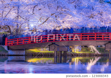 Beautiful cherry blossoms at night in Hirosaki Beautiful cherry blossoms at night in Hirosaki 123008343