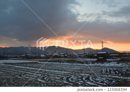 JR東日本新阪線長野站至聖高原站清晨景色(2022年12月) JR東日本新阪線長野站至聖高原站清晨景色(2022年12月) 123008394