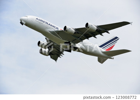 airplane taking off airplane taking off 123008772