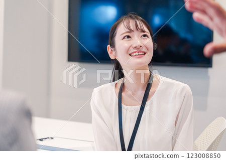A young career woman working happily in the office 123008850