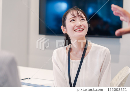 A young career woman working happily in the office 123008851