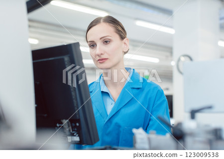 electrical engineer working in electronics manufacturing electrical engineer working in electronics manufacturing 123009538