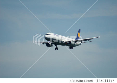 Frankfurt, Germany, July 9, 2017: Lufthansa Airbus A320 on Final Approach Frankfurt, Germany, July 9, 2017: Lufthansa Airbus A320 on Final Approach 123011147
