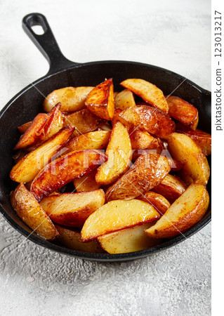 fried potato slices, in a cast-iron pan, homemade, no people, 123013217