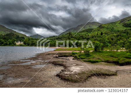Sandy Beach Of Lake Loch Shiel At Glenfinnan Monument On The Road To The Isles In Lochaber In Scotland, UK 123014157