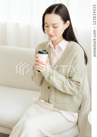 休息的商界女性 休息的商界女性 123014315