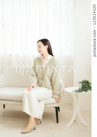 休息的商界女性 123014320