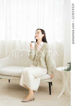 休息的商界女性 123014324