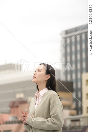 Business woman standing in the city Business woman standing in the city 123014383