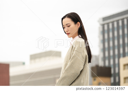 Business woman standing in the city Business woman standing in the city 123014397