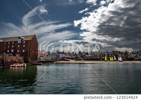 Sandy Beach At The Atlantic Coast Of Village North Berwick In Scotland, UK 123014424