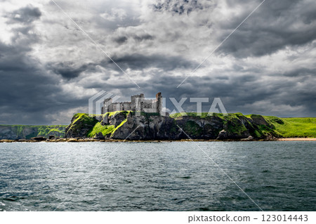 Tantallon Castle In East Lothian At The Atlantic Coast Near North Berwick In Scotland, UK Tantallon Castle In East Lothian At The Atlantic Coast Near North Berwick In Scotland, UK 123014443